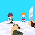 Personaje con cuchillo enfrenta a dos figuras con uniforme y un niño en un entorno de tablero de ajedrez