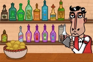 Cantinero con expresión de aburrimiento preparando una bebida en un bar con botellas de licor en estantes y un tazón de limones sobre la barra
