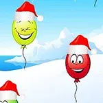 Globos coloridos con sombreros de Navidad flotando sobre un paisaje nevado