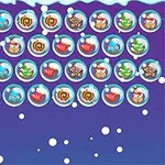 Esferas navideñas con imágenes de dulces, árboles y adornos en un fondo azul con nieve cayendo