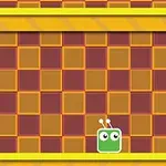 Personaje cuadrado verde con antenas en un pasillo de diseño cuadriculado marrón y amarillo, enfrentando una silueta blanca