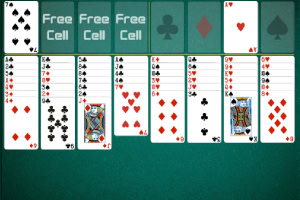 Cartas de juego distribuidas en columnas y filas sobre un fondo verde