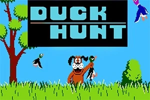 Un perro sonriente en un campo sosteniendo un pato bajo un cielo azul en un paisaje pixelado