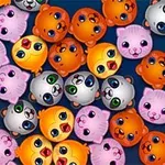Diversas caras redondas de animales coloridos con ojos grandes y expresiones simpáticas sobre un fondo azul
