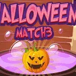 Calabaza flotando en un caldero con líquido rosa, velas derretidas y un fondo de Halloween