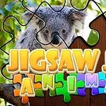 Un koala visto a través de un diseño de rompecabezas con letras coloridas al frente