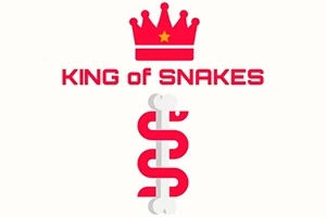 Una corona roja sobre el texto KING OF SNAKES con una serpiente estilizada en vertical debajo