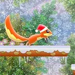 Una ardilla con gorro navideño corre hacia una bellota sobre plataformas cubiertas de nieve con un fondo de árboles y copos de nieve