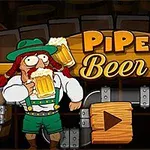 Hombre con ropa tradicional bávara sosteniendo una jarra de cerveza junto a un letrero que dice Pipe Beer