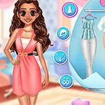 Joven sonriente en un vestidor virtual eligiendo entre tres conjuntos de ropa casual