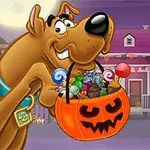 Un perro caricaturesco sonríe mientras sostiene una calabaza de Halloween llena de dulces, con un fondo nocturno y decoraciones de casas