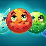 Planetas de caricatura con caras sonrientes y expresivas sobre un fondo azul