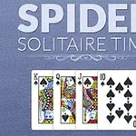 Cuatro cartas de naipes mostrando K, Q, J y 10 de espadas sobre un fondo azul