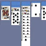 Cartas de juego en columnas con barajas descubiertas y cubiertas sobre un fondo azul