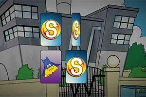 Cartas con un símbolo dorado y una carta con un icono de superhéroe frente a un edificio moderno y una reja