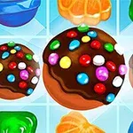 Dulces de chocolate con caramelos de colores sobre un fondo de piezas de caramelo brillantes