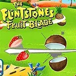 Frutas cortadas por un cuchillo en un entorno verde y colorido