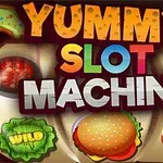 Texto colorido que dice Yummy Slot Machine en medio de imágenes de donas, hamburguesa y símbolos de tragamonedas